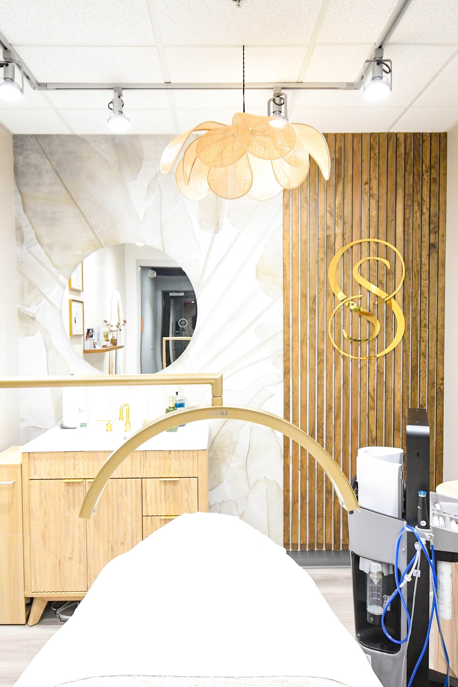Commercial remodel and wallpaper install, Irving, TX